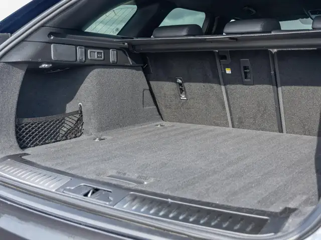Land Rover Range Rover Velar view 12
