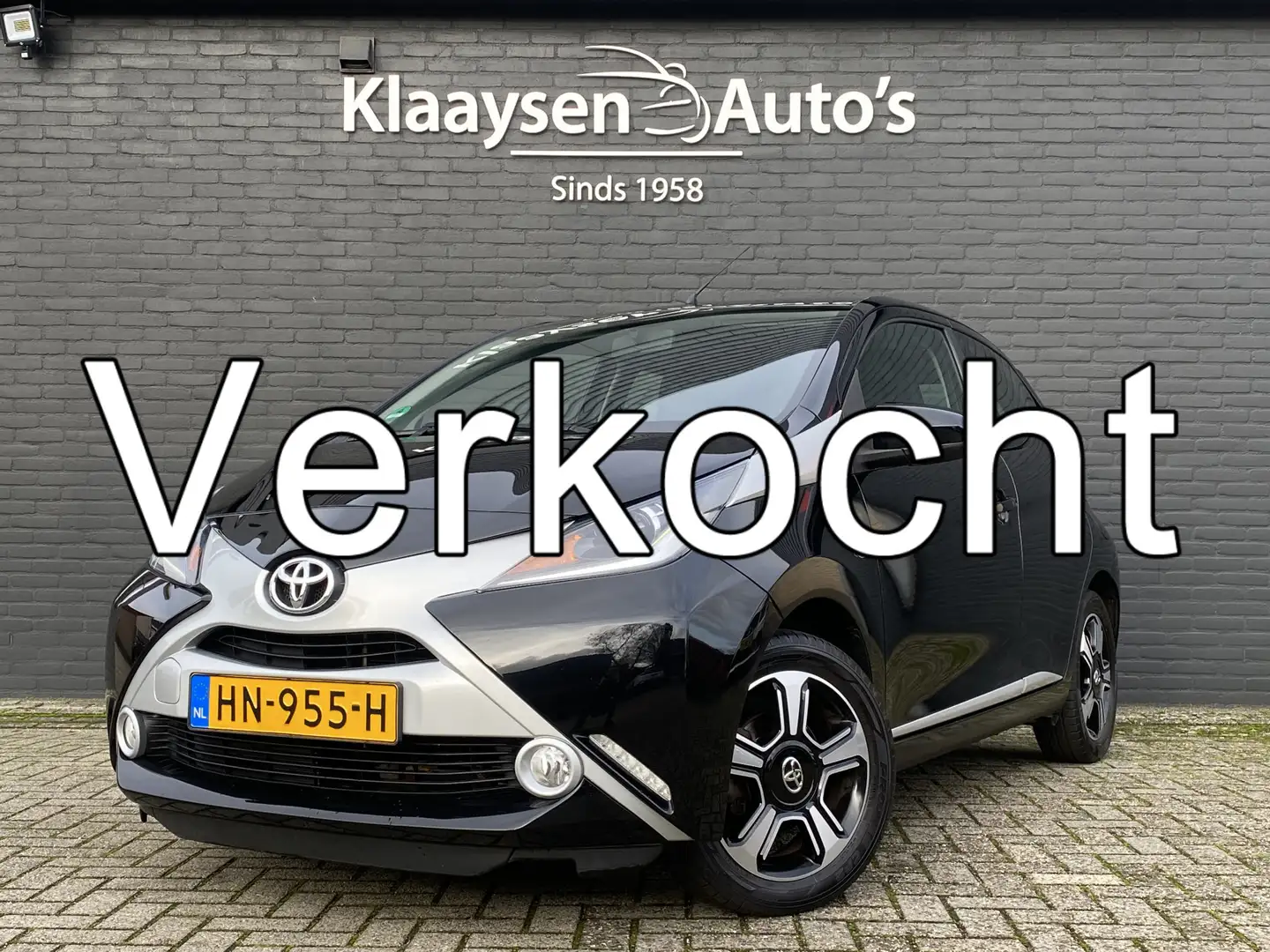 Toyota Aygo 1.0 VVT-i X-Clusiv AUT. | dealer onderhouden | nav Schwarz - 1