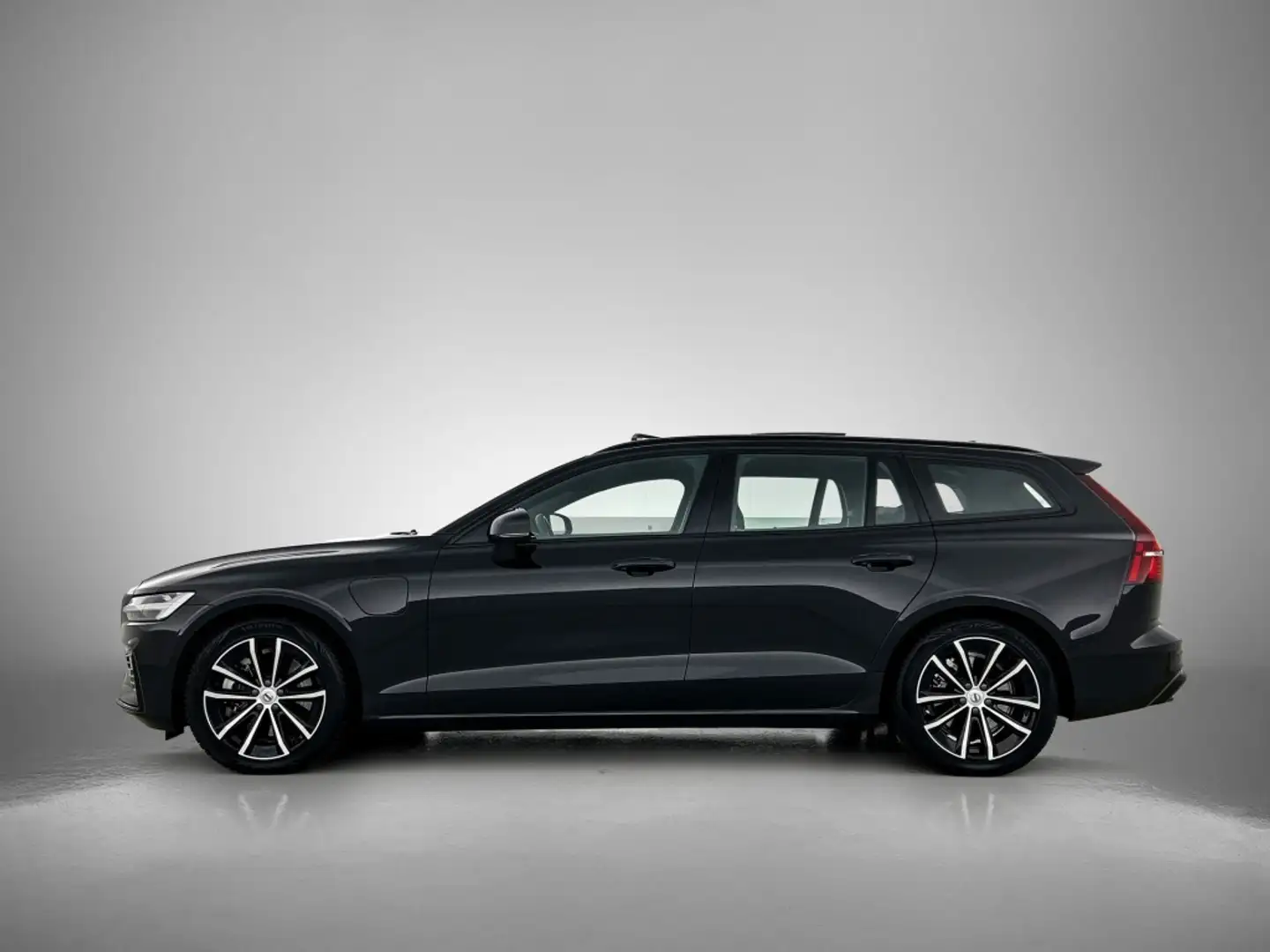 Volvo V60 2.0 T6 Black Edition | Panorama Dak | 360* | Trekh Zwart - 2