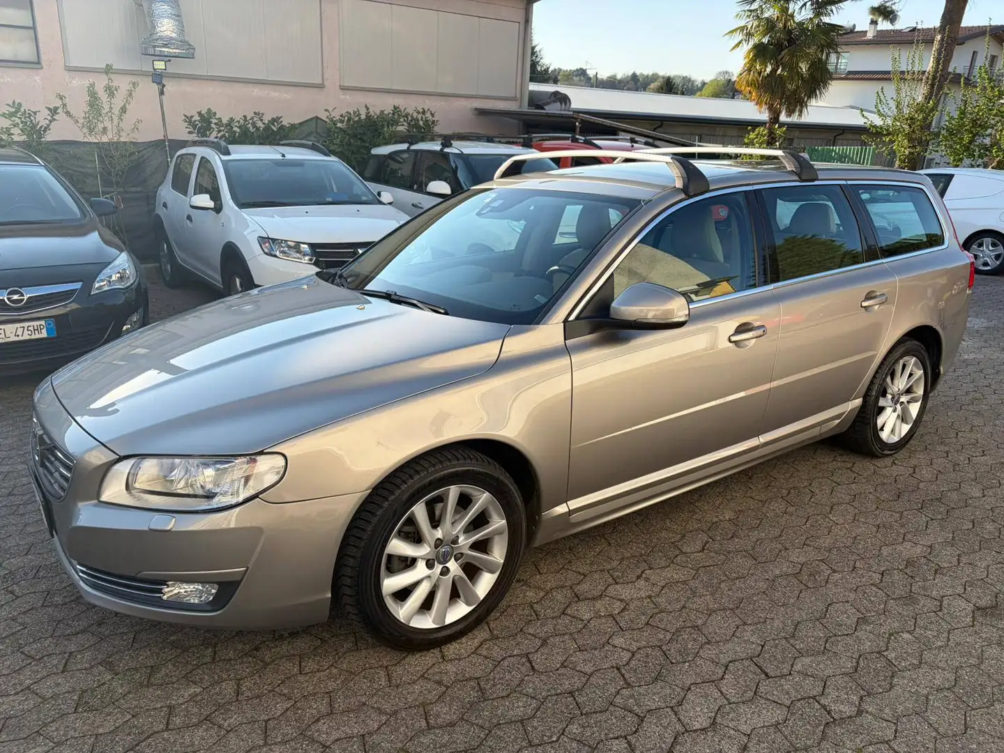 Volvo V70 2.0 D4 Momentum 181CV geartronic*EURO6*PELLE Beige - 1