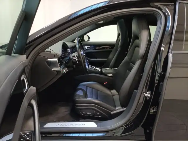 Porsche Panamera view 8