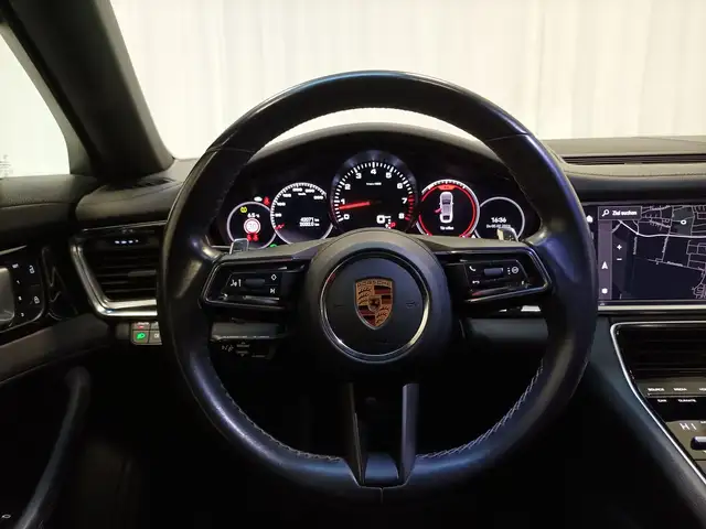 Porsche Panamera view 10