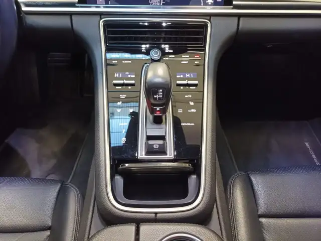 Porsche Panamera view 12