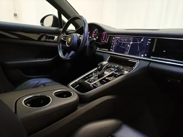 Porsche Panamera view 13