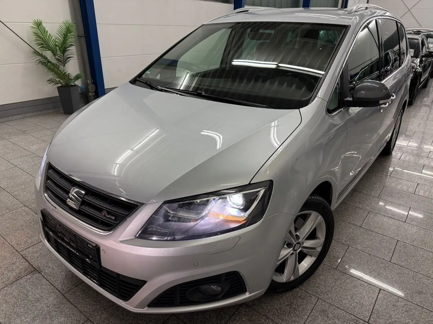SEAT Alhambra 2.0 TDI*FR-LIN*DSG*7-SITZ*BI-XN*RFK*NAV Silber - 1