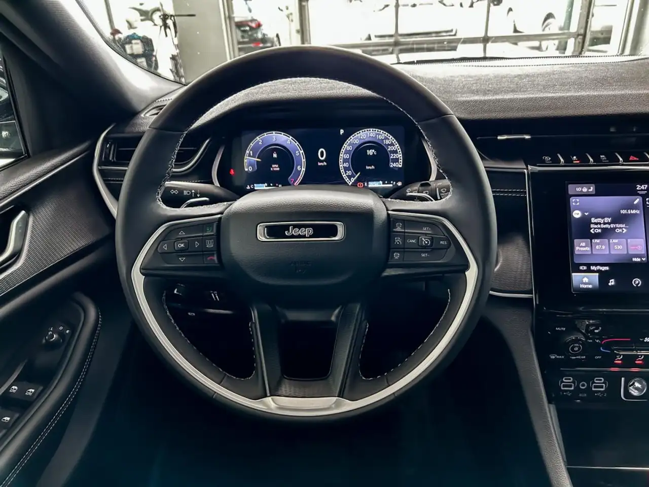 Jeep Grand Cherokee снимка Jeep Grand Cherokee