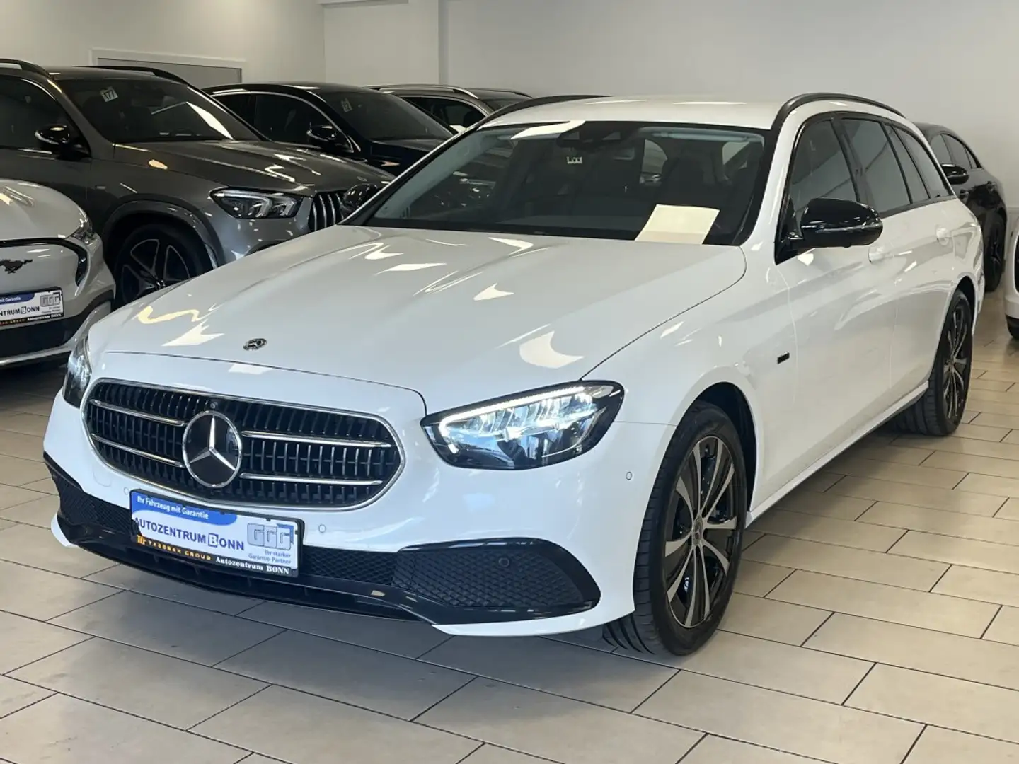 Mercedes-Benz E 300 de*AHK*360°Cam*LED*WideScreen*SHZ*Navi* Weiß - 1