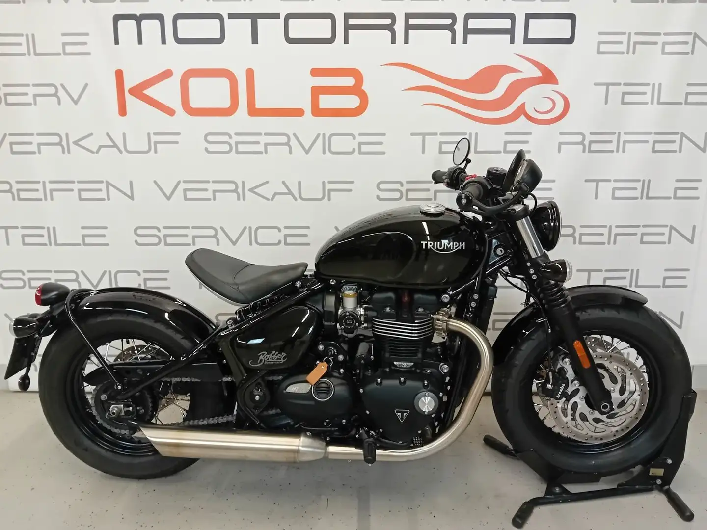 Triumph Bonneville Bobber Black Negro - 1