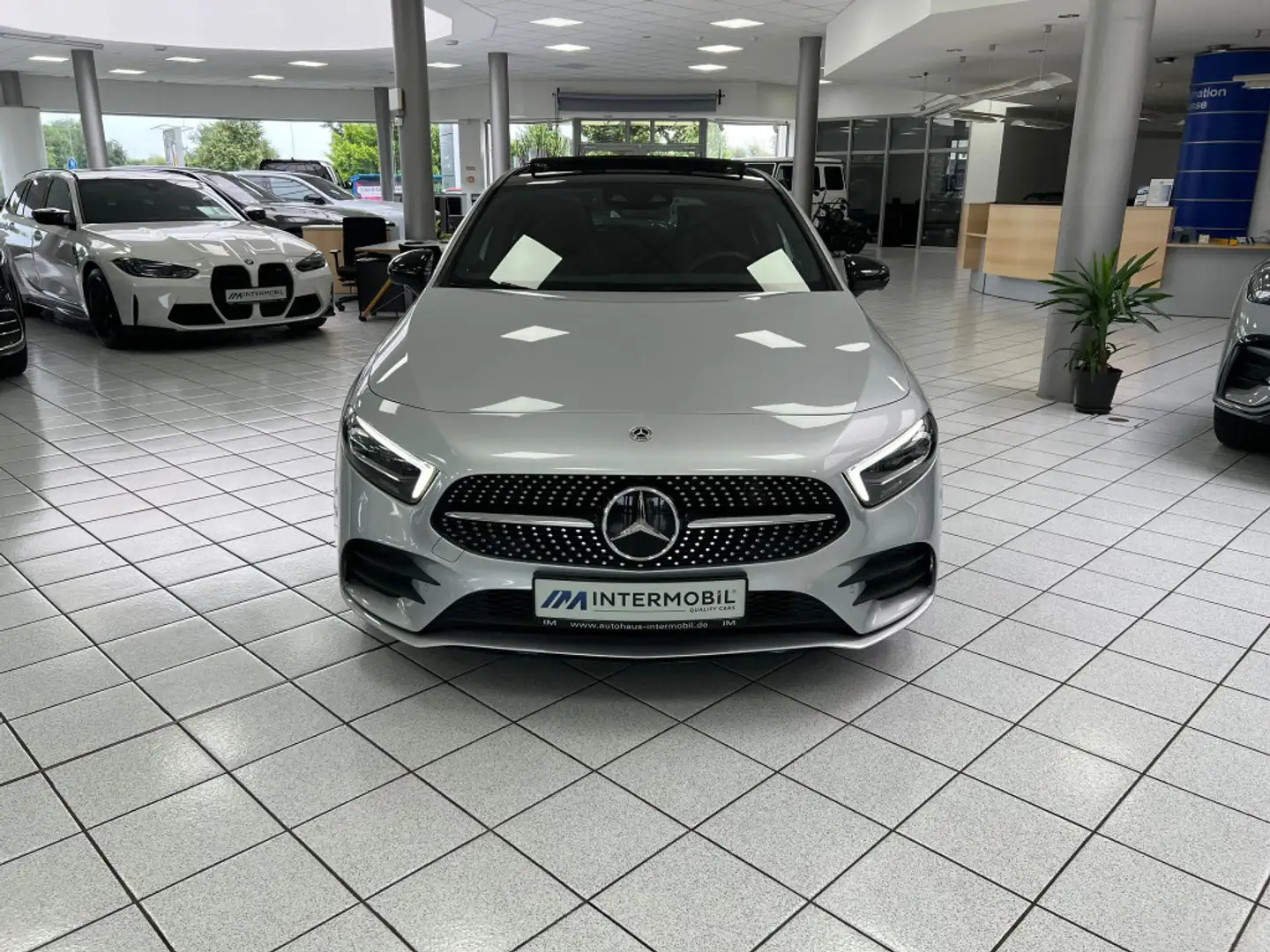 Mercedes-Benz A 250 AMG*NIGHT*MBEAM*PANO*BURM*MEMO*DISTR*360° Plateado - 2