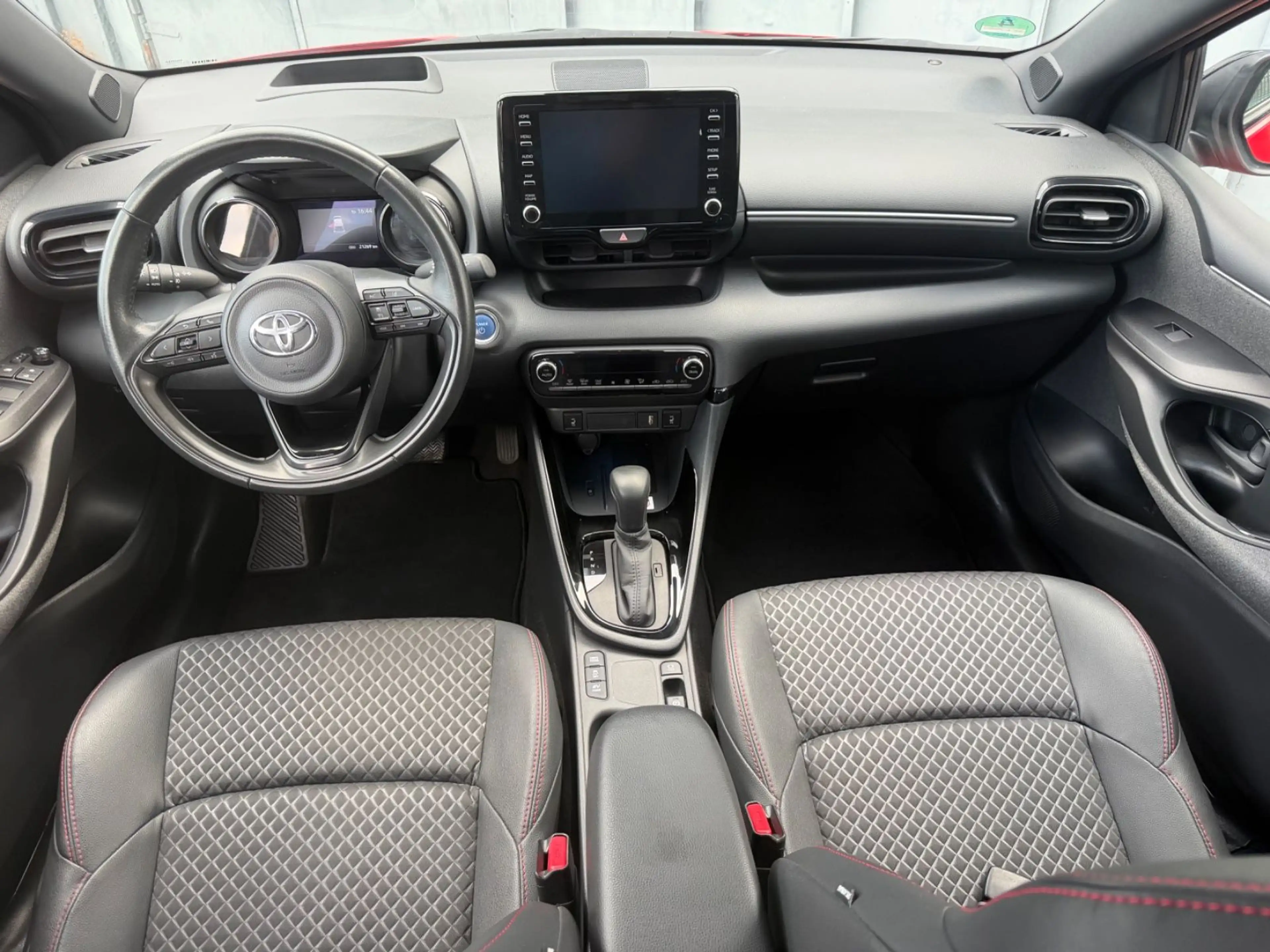 Toyota Yaris Hybrid Premiere Edition*LED*KAMERA*SCHECKH — photo 14