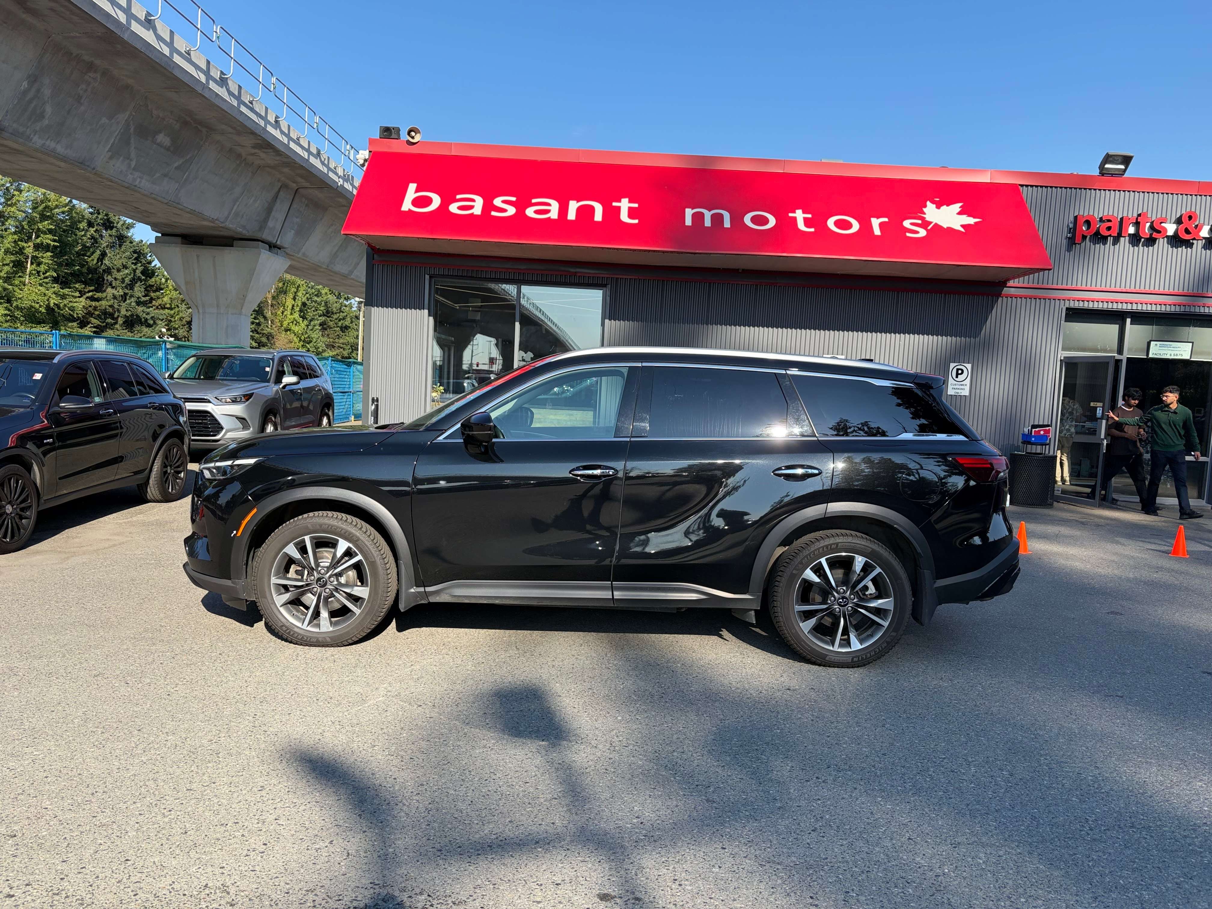 2025 Infiniti QX60 LUXE, 7 Passenger, Digital Display, PanoRoof, Nav! — снимка 1
