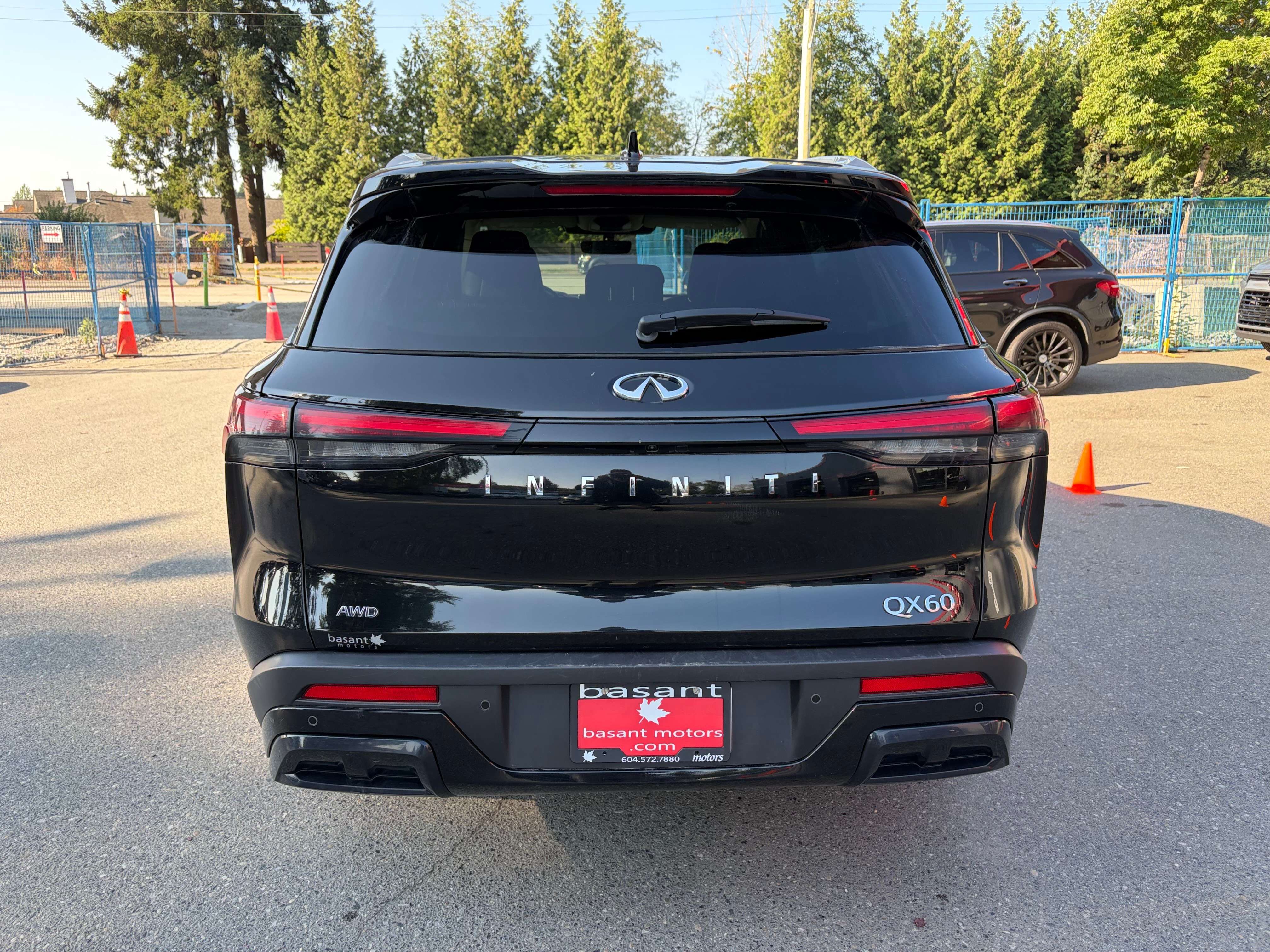 2025 Infiniti QX60 LUXE, 7 Passenger, Digital Display, PanoRoof, Nav! — снимка 1