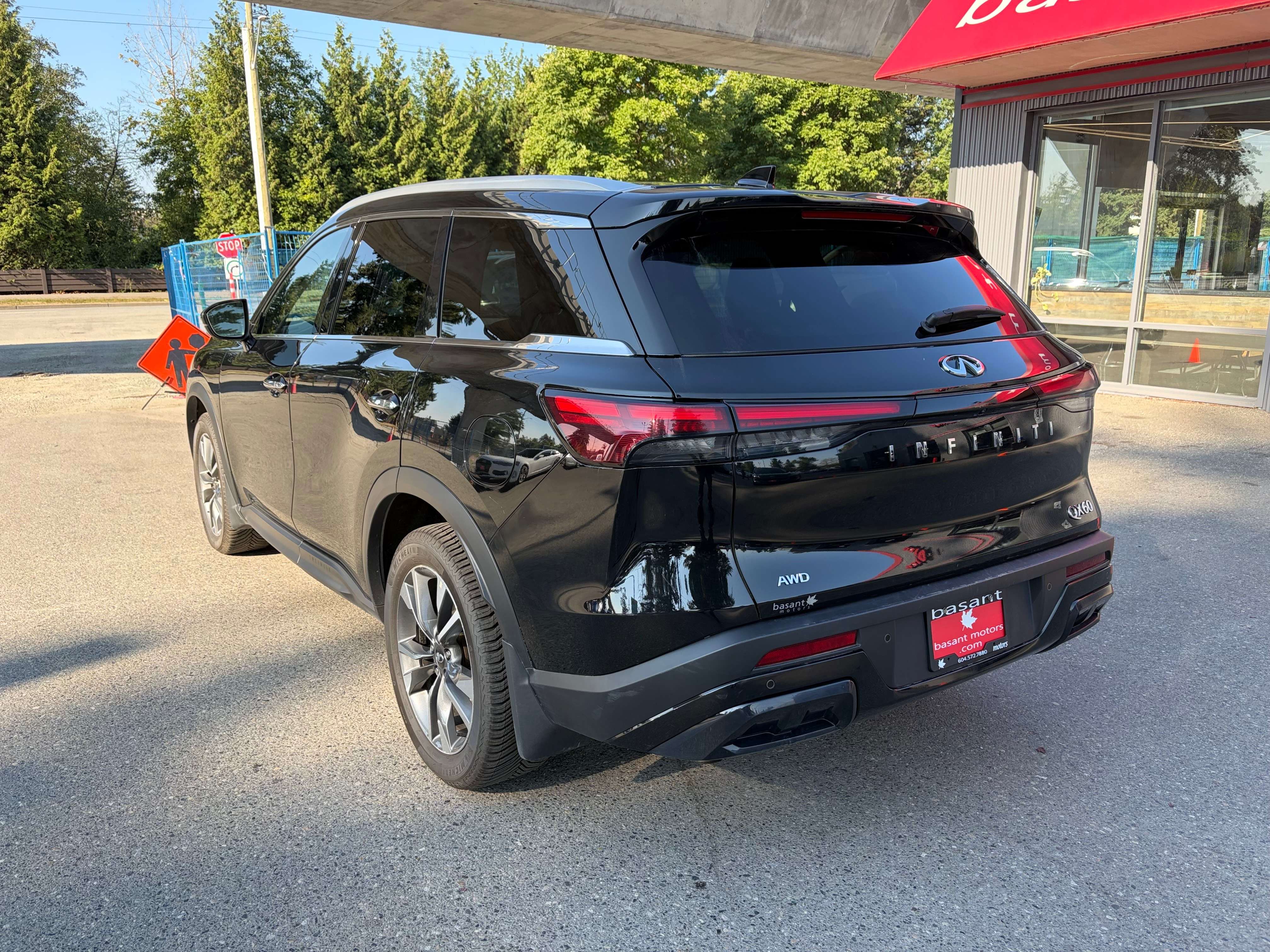 2025 Infiniti QX60 LUXE, 7 Passenger, Digital Display, PanoRoof, Nav! — снимка 1