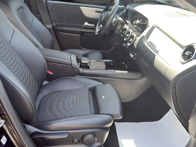 Mercedes-Benz B-Class view 14