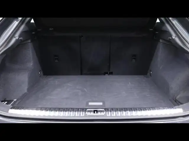 Audi Q3 view 6