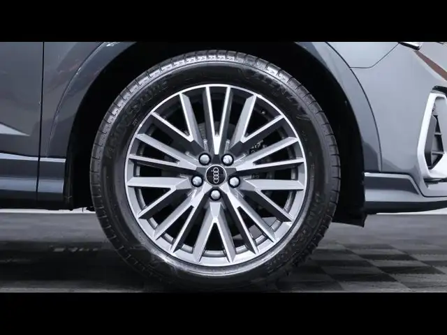 Audi Q3 view 9
