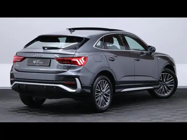 Audi Q3 view 4