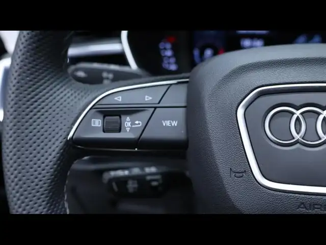 Audi Q3 view 15