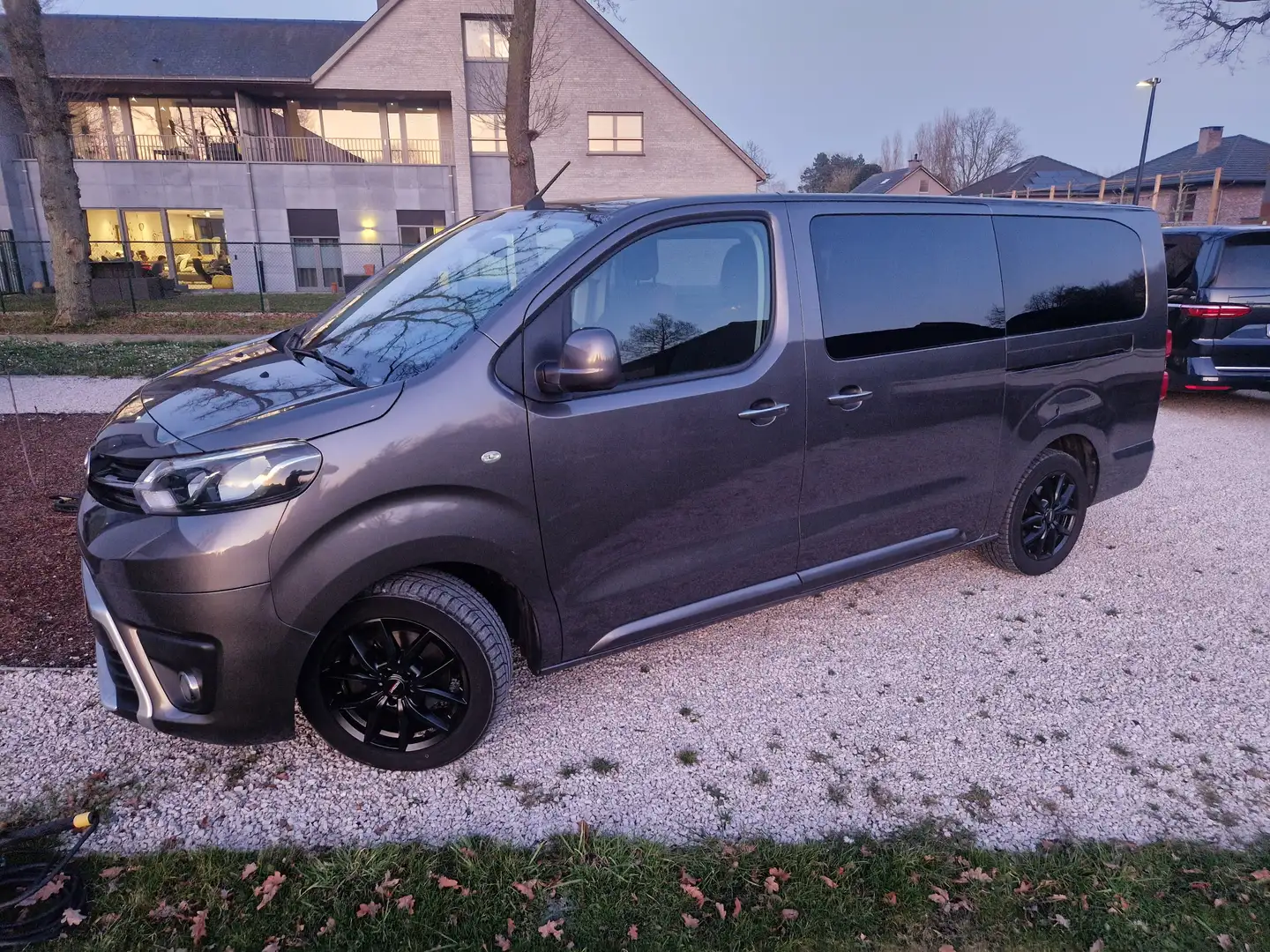 Toyota Proace PROACE VERSO LONG 2.0D 150hp 6MT MPV LHD Grijs - 1