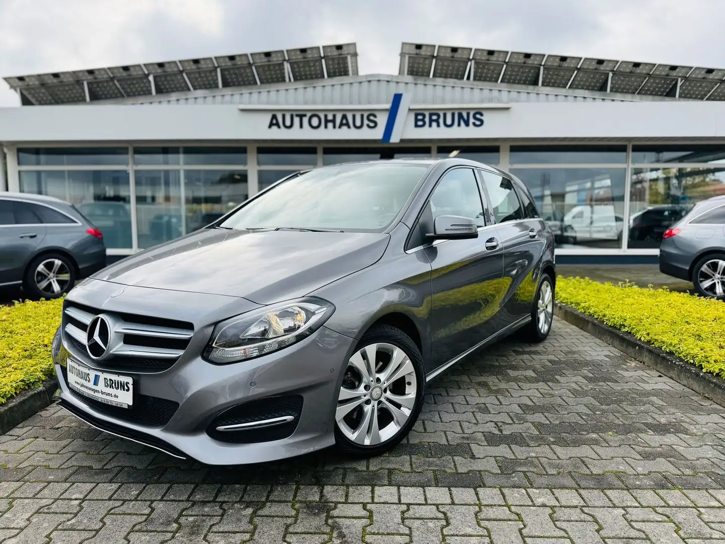 Mercedes-Benz B 180 URBAN, Navi, AHK schw., SHZ, PTS, Spiegel Paktet Grigio - 1
