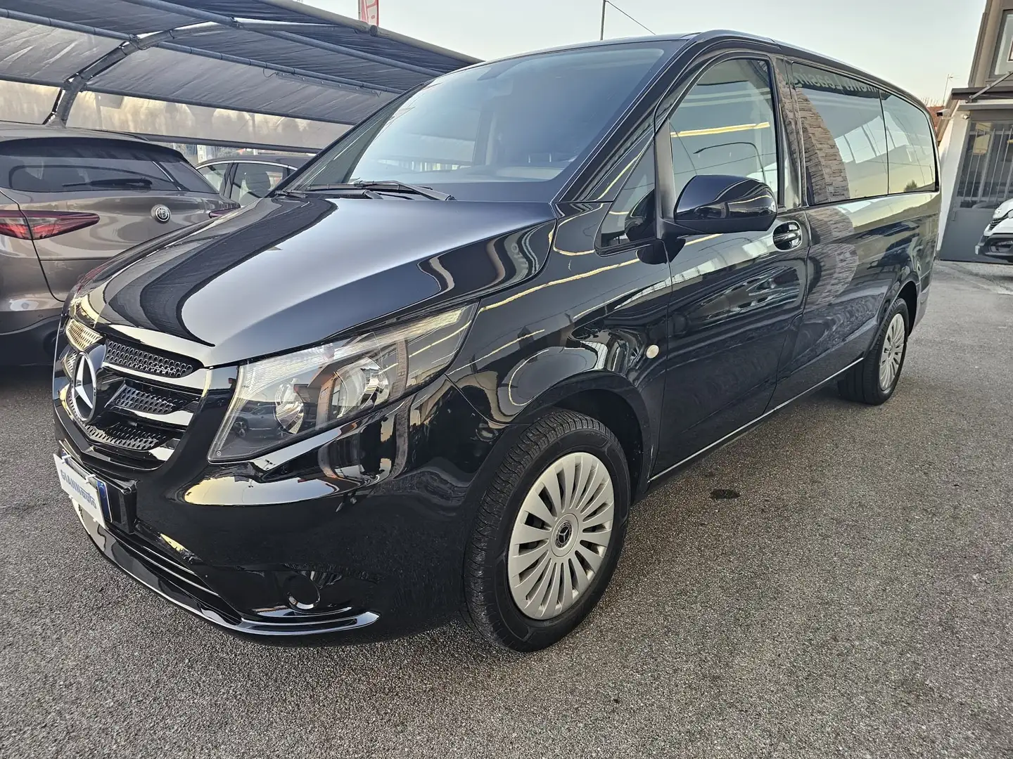 Mercedes-Benz Vito Tourer 114 CDI Passo lungo 9 posti Noir - 1