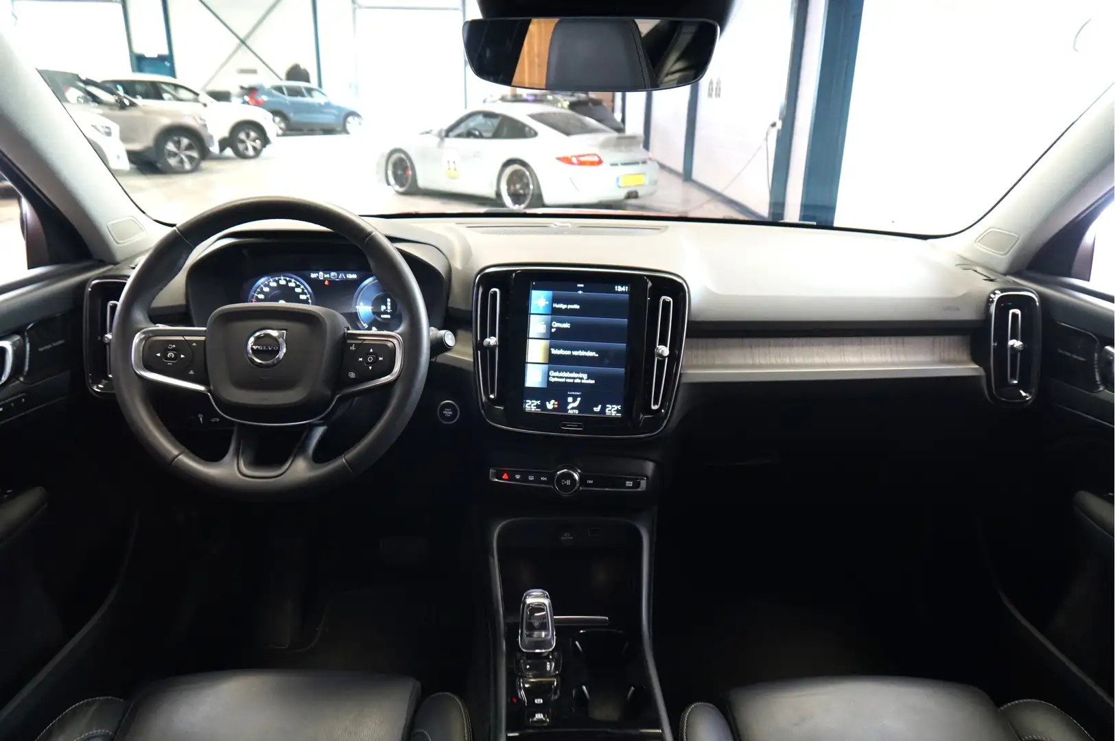 Volvo XC40 1.5 T4 155kW/211pk DCT7 Recharge Inscription PANOR Rood - 2