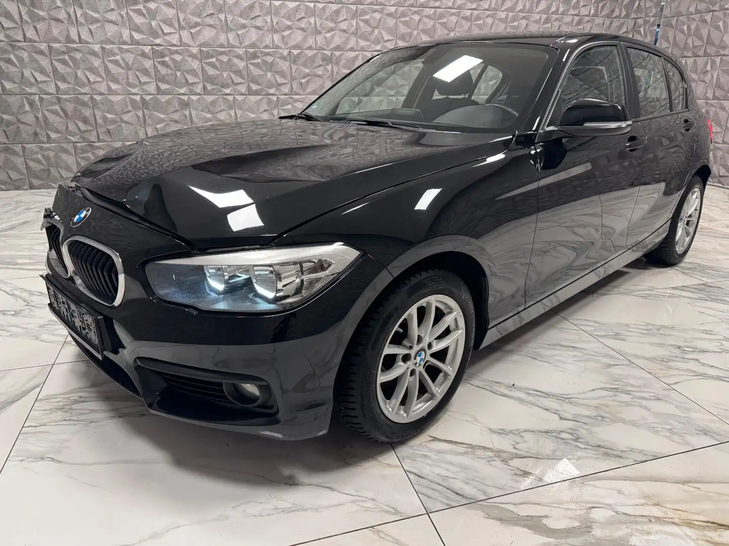 BMW 118 1 Limousine Edition Shadow* Schwarz - 1