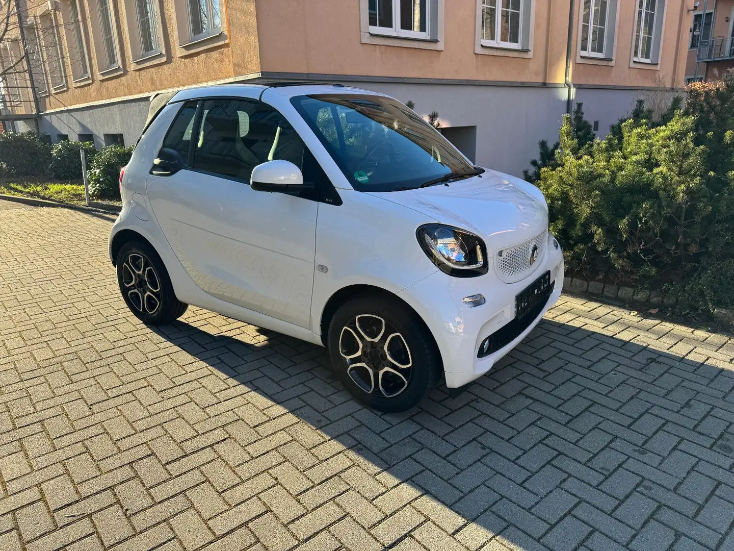smart forTwo cabrio Prime/Kamera/Sitzhzg/Telefon/Leder Weiß - 1