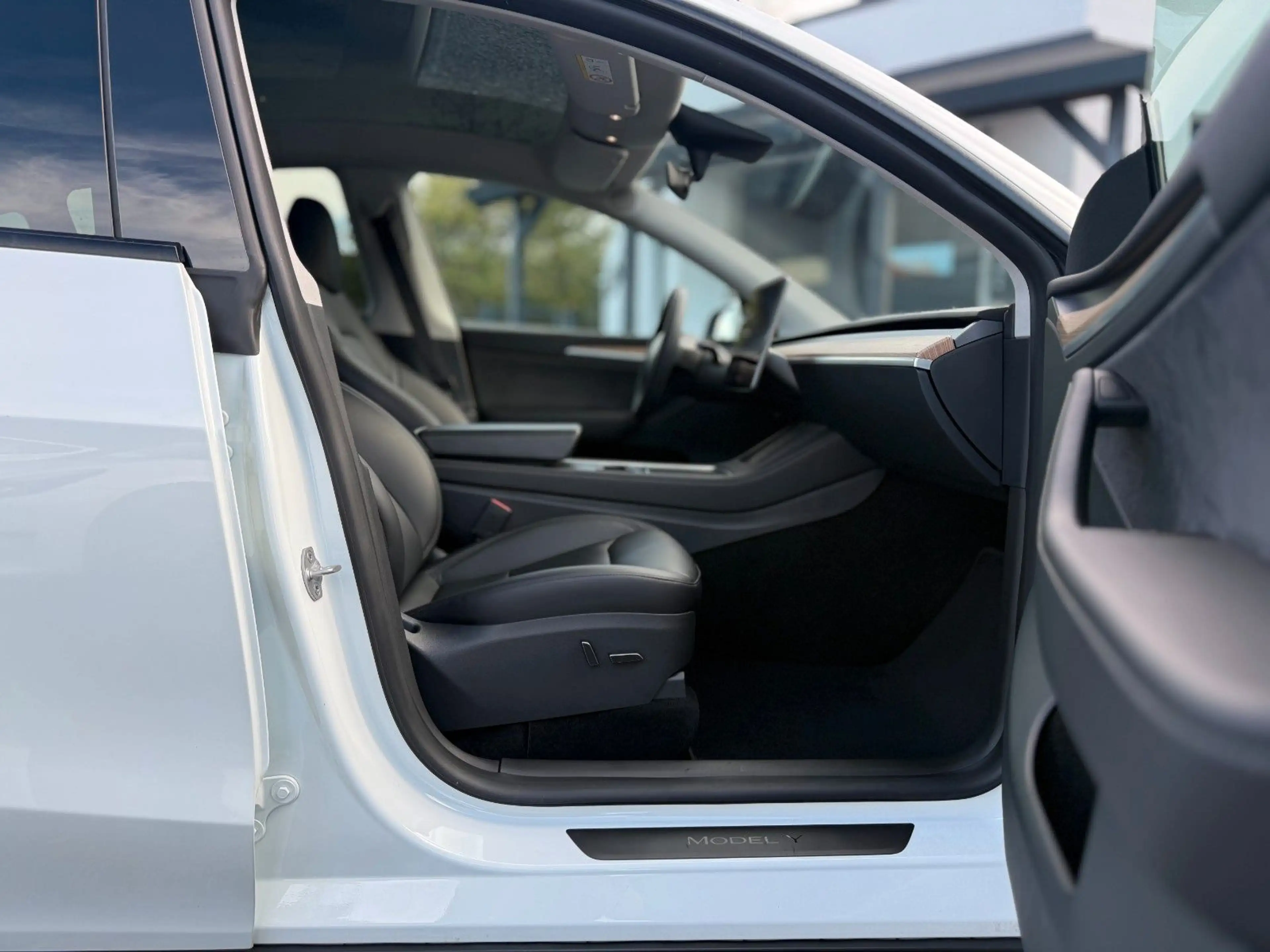 Tesla Model Y Long Range AWD Ryzen 1.Hand MwSt. AHK — photo 15