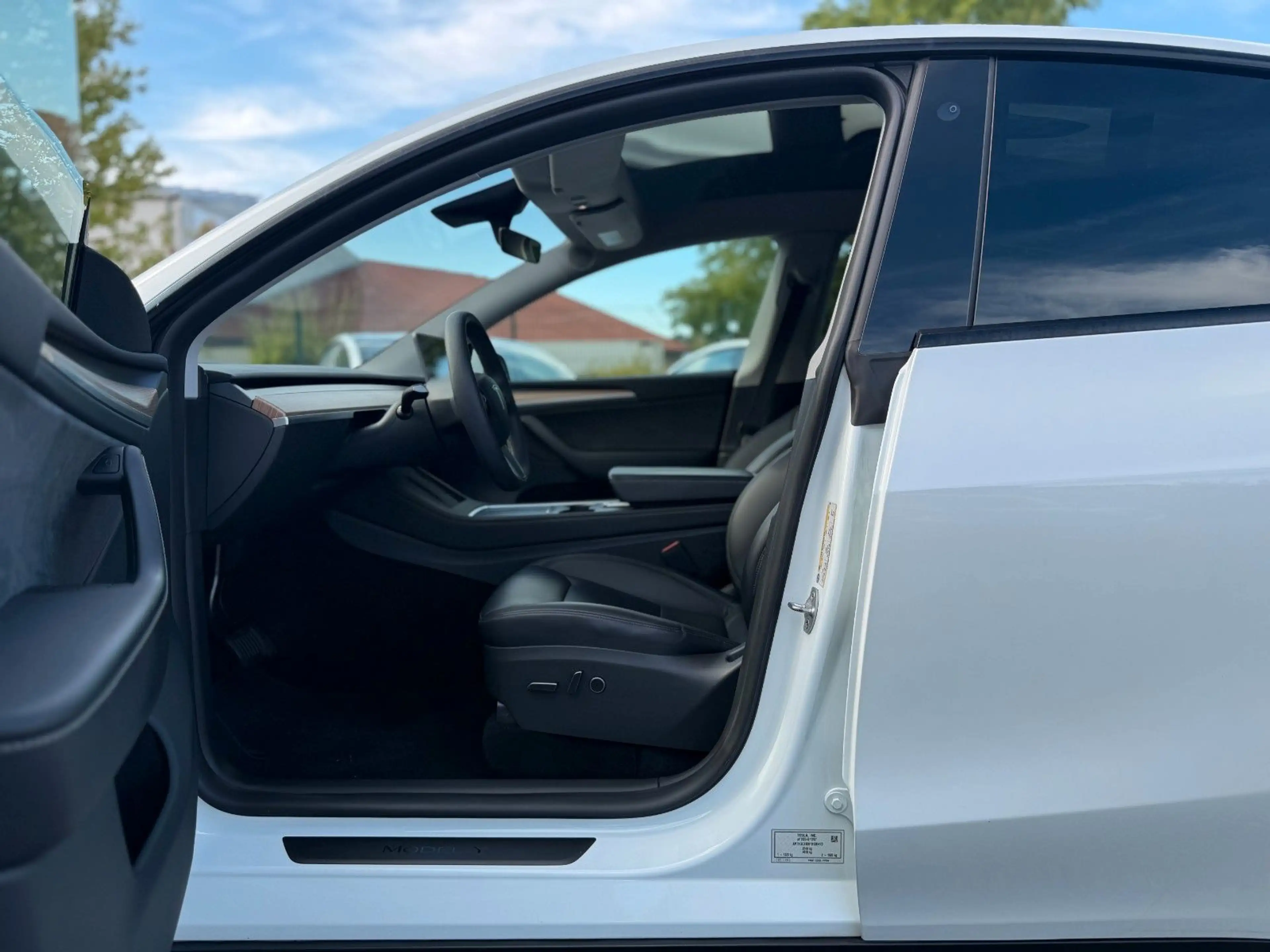 Tesla Model Y Long Range AWD Ryzen 1.Hand MwSt. AHK — photo 10