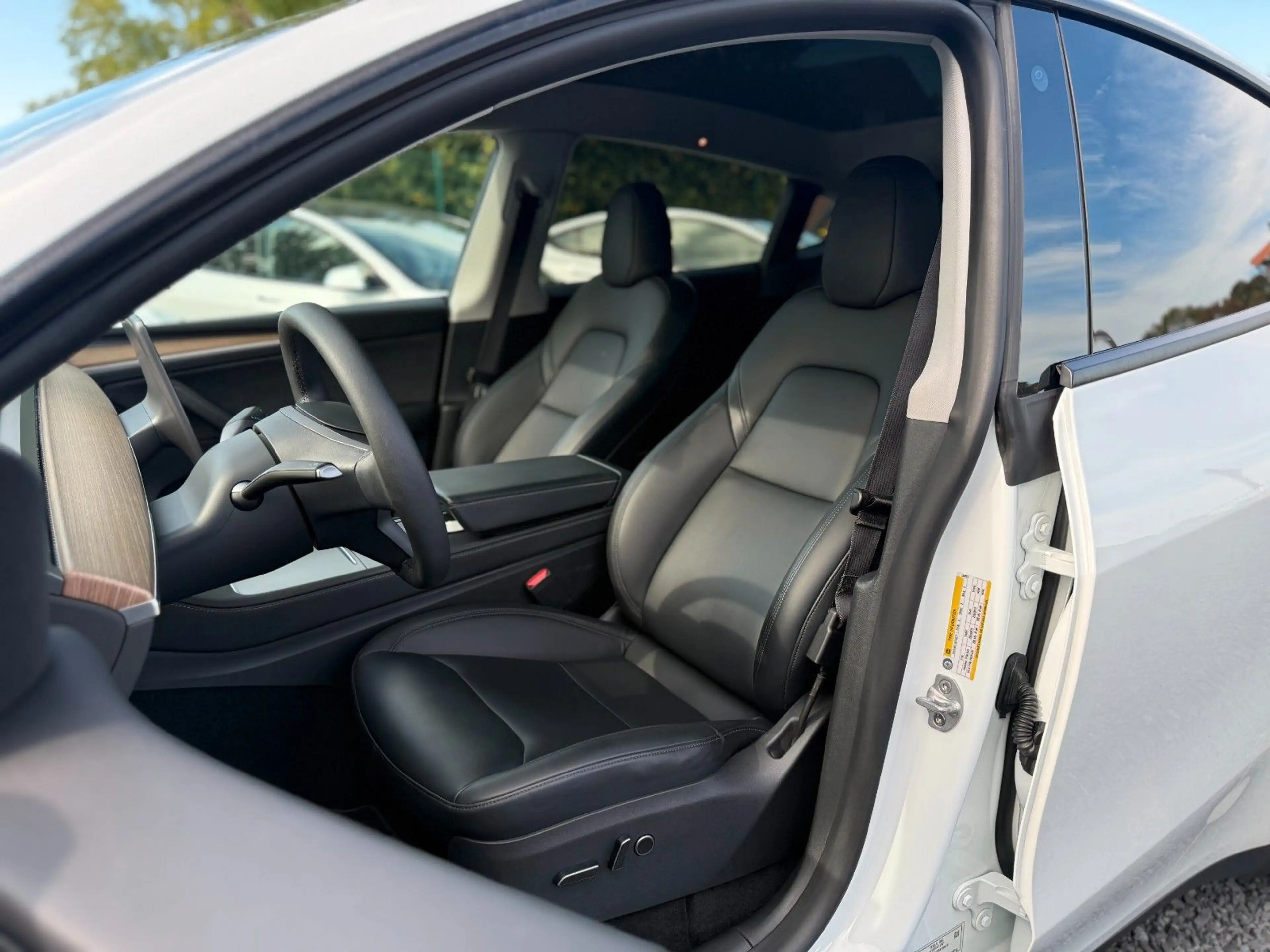 Tesla Model Y Long Range AWD Ryzen 1.Hand MwSt. AHK — photo 9