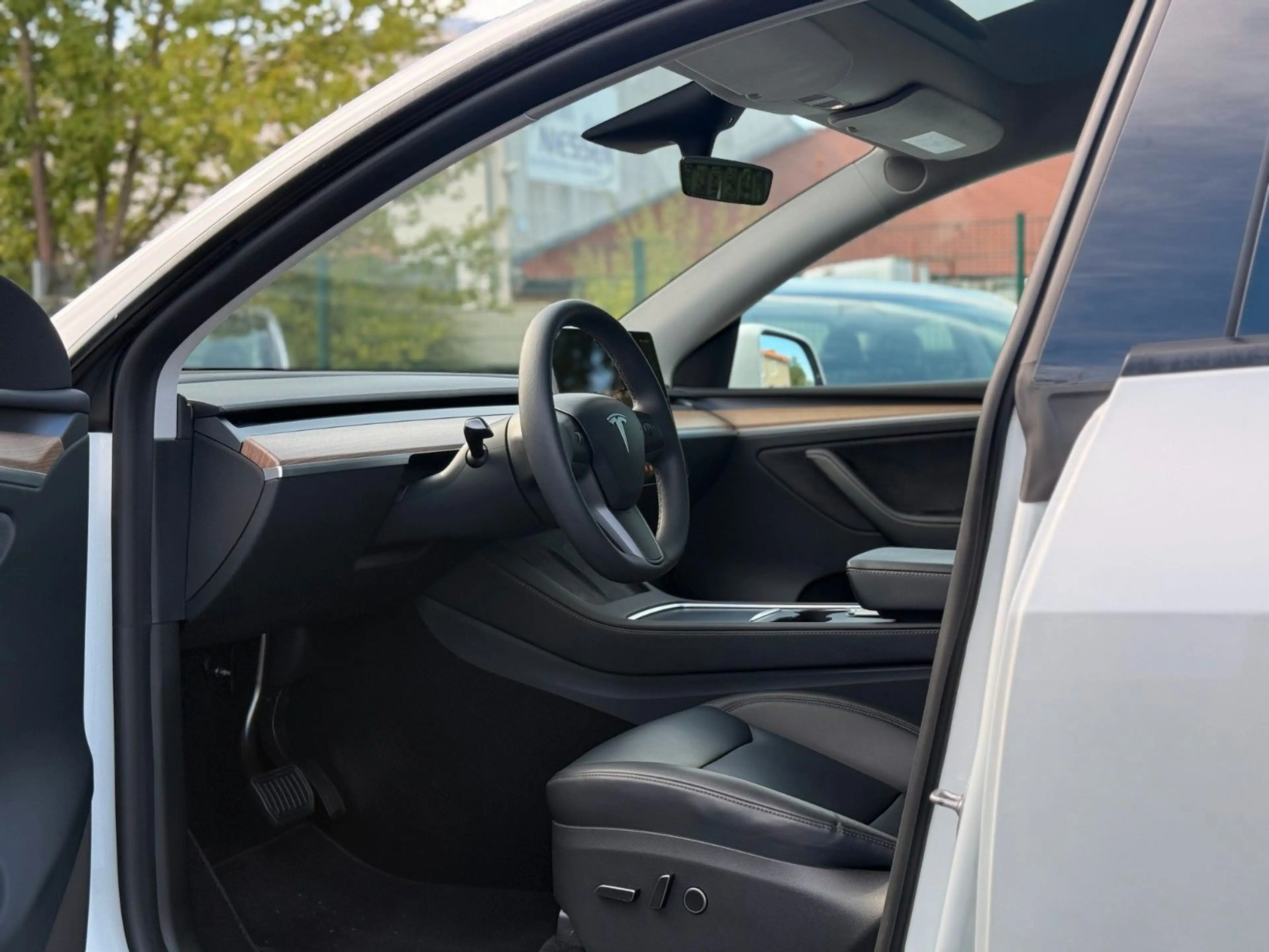 Tesla Model Y Long Range AWD Ryzen 1.Hand MwSt. AHK — photo 8