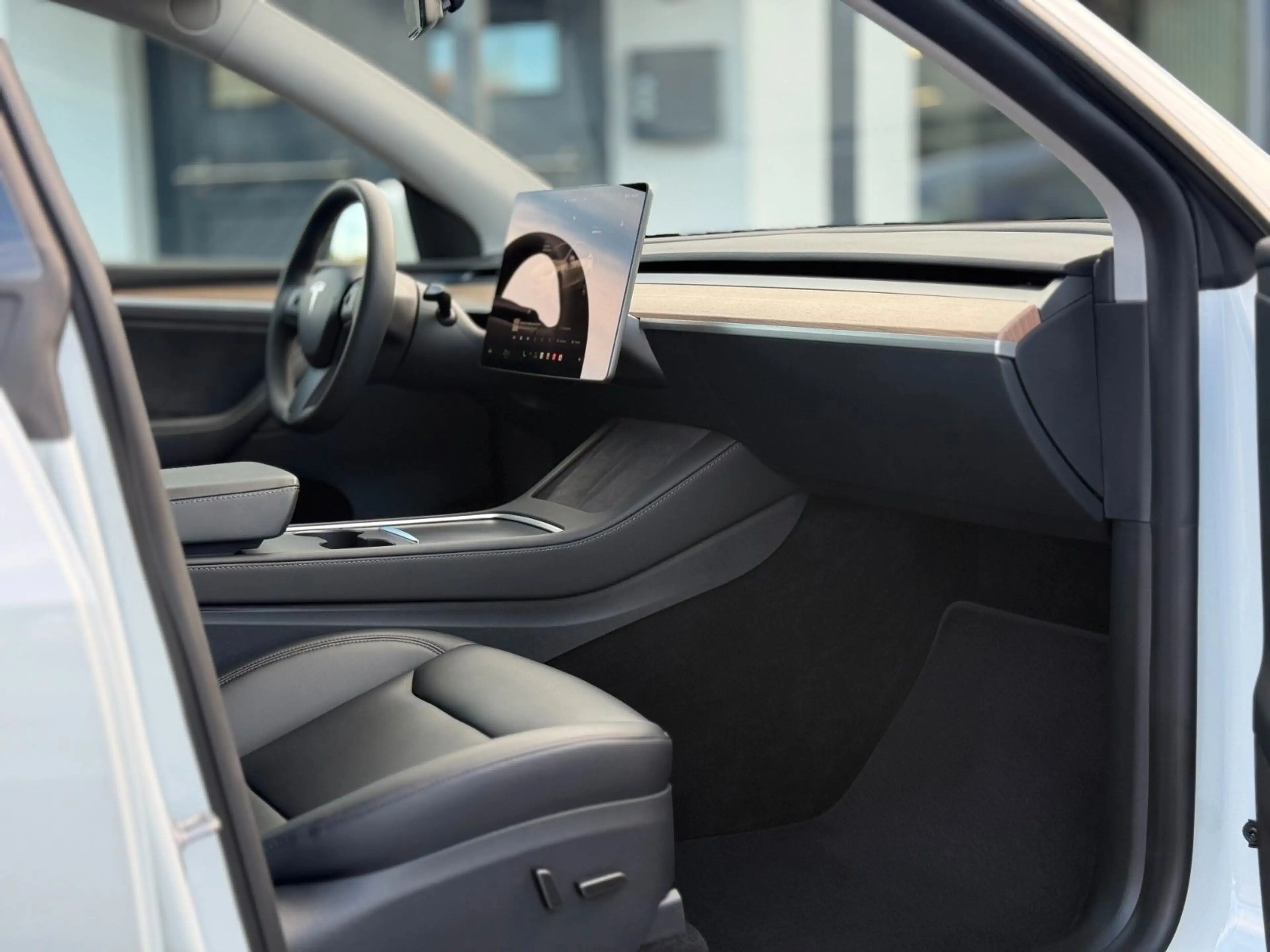 Tesla Model Y Long Range AWD Ryzen 1.Hand MwSt. AHK — photo 14