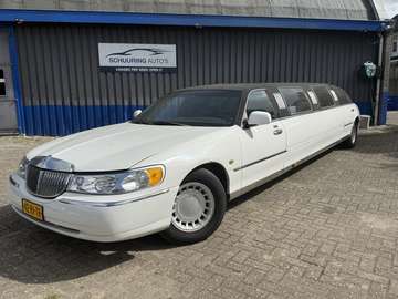 4.6 Signature Stretched Limo!