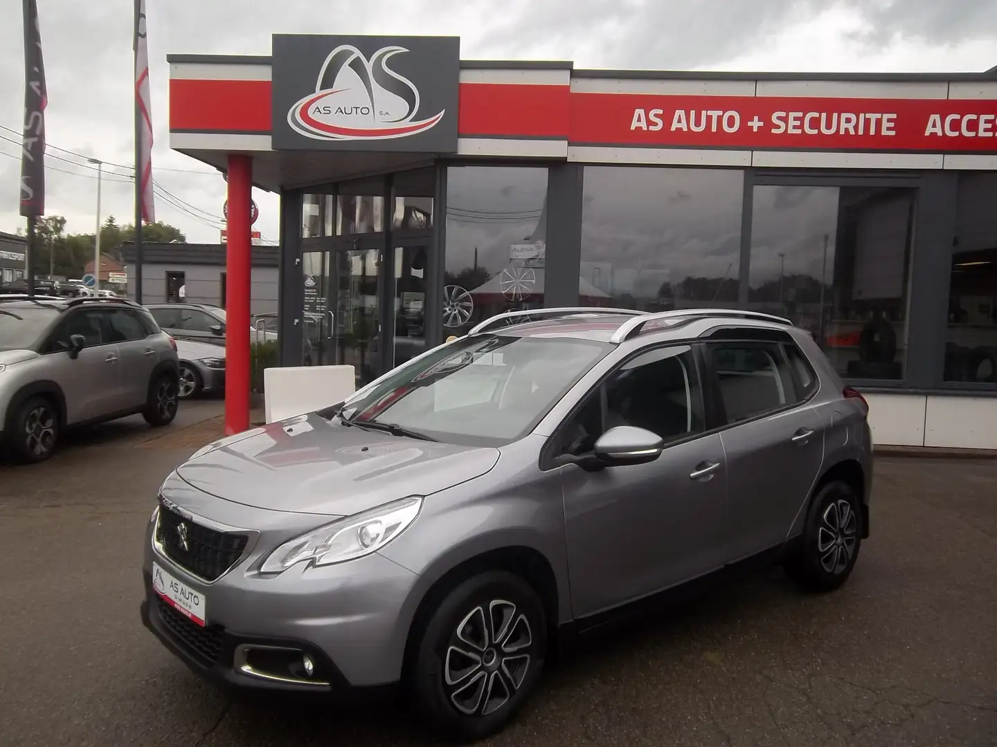 Peugeot 2008 5P 1.6 BlueHDi 75cv Active Gris - 1