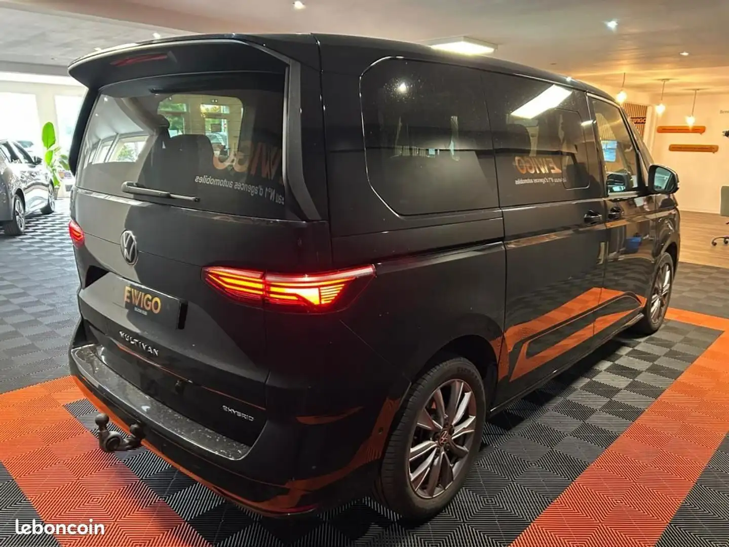 Volkswagen T7 Multivan 1.4 E-HYBRID 218H 150 HYBRID PHEV T7 LIBERTY DSG BVA %2B TOIT PANORAMIQUE Negro - 2