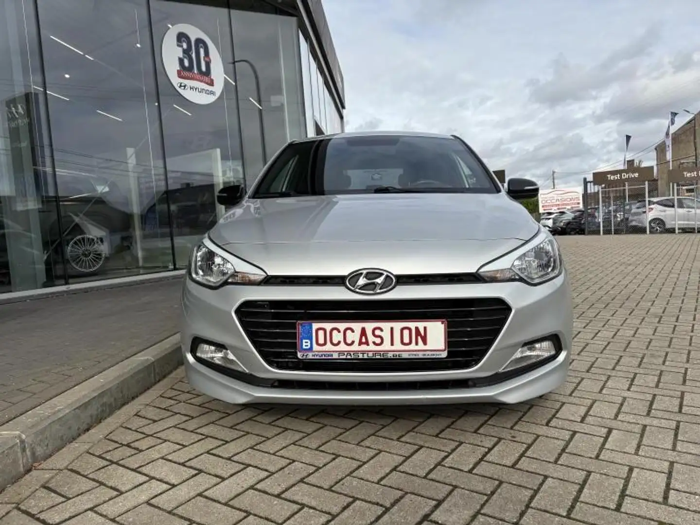 Hyundai i20 Air Go Grijs - 2