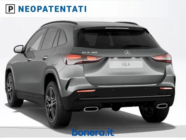 Mercedes-Benz Gla view 3