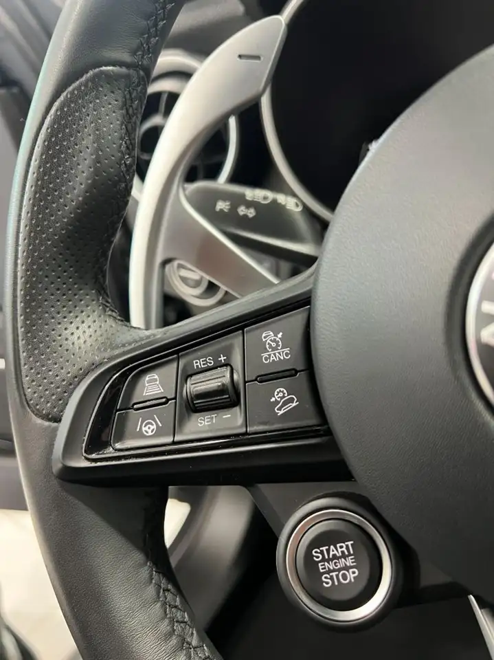 Alfa Romeo Stelvio 2022 — фото 10