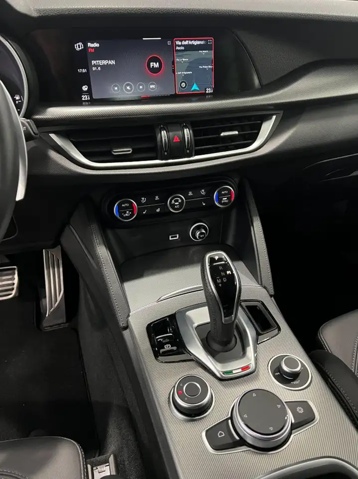 Alfa Romeo Stelvio 2022 — фото 15