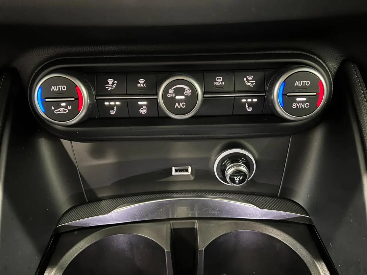 Alfa Romeo Stelvio 2022 — фото 12