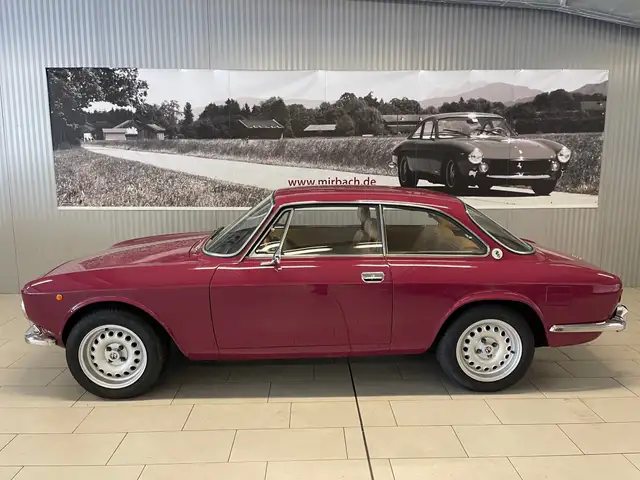 Alfa Romeo Giulia 2000 GT Veloce *Bertone*