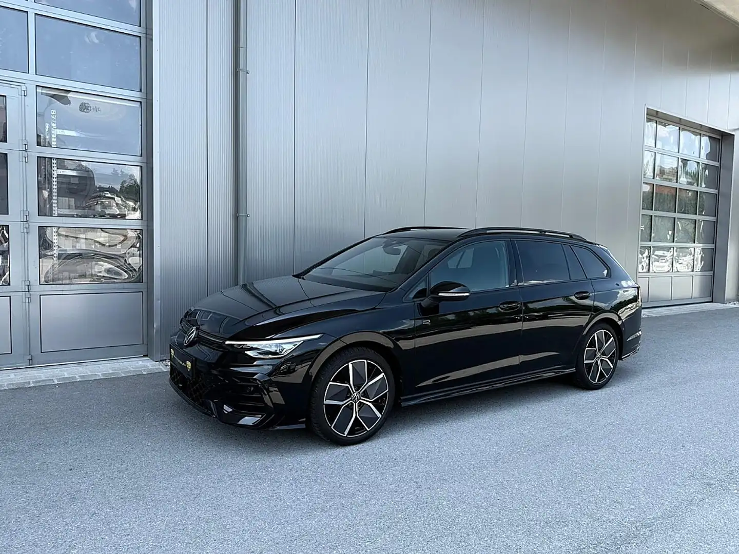 Volkswagen Golf Variant Golf VIII Variant R-Line mit Anschlussgarantie ... Schwarz - 2