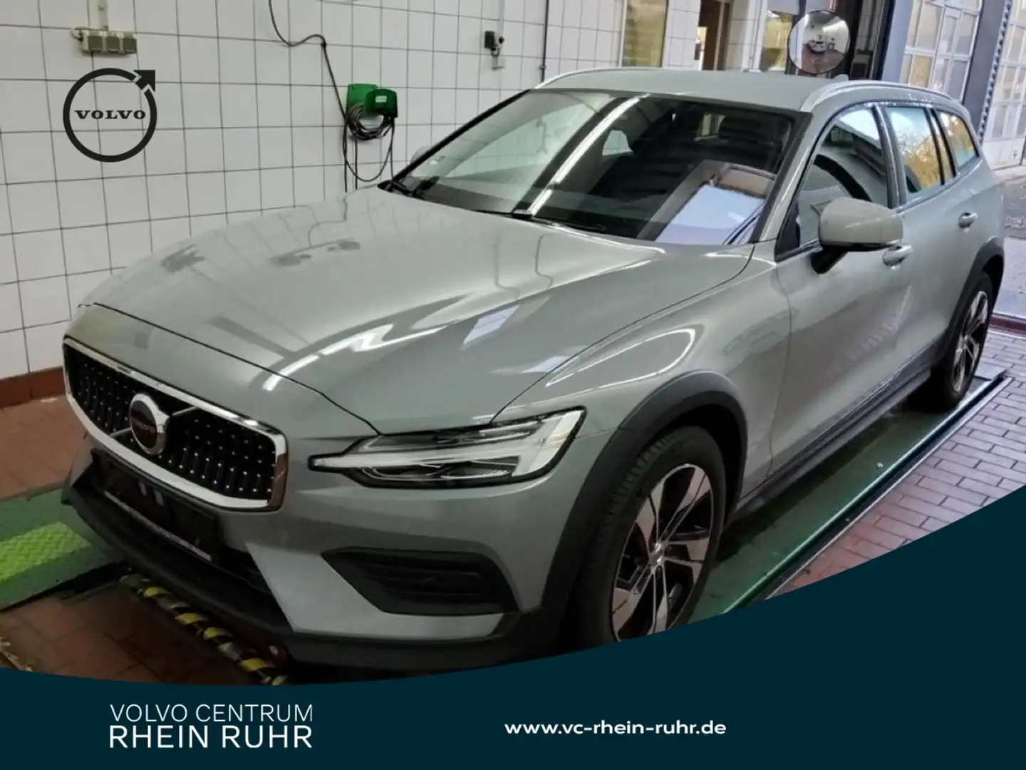 Volvo V60 Cross Country B4 (D) AWD Plus+WINTERPAK+RFK+ Grau - 1