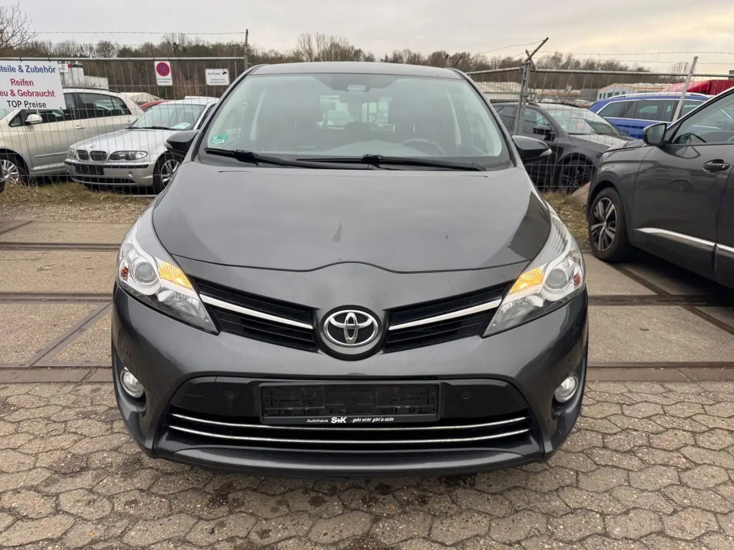 Toyota Verso Comfort 1,6*Navi*Kamera*2.Hand*SH-Gepflegt Grau - 2
