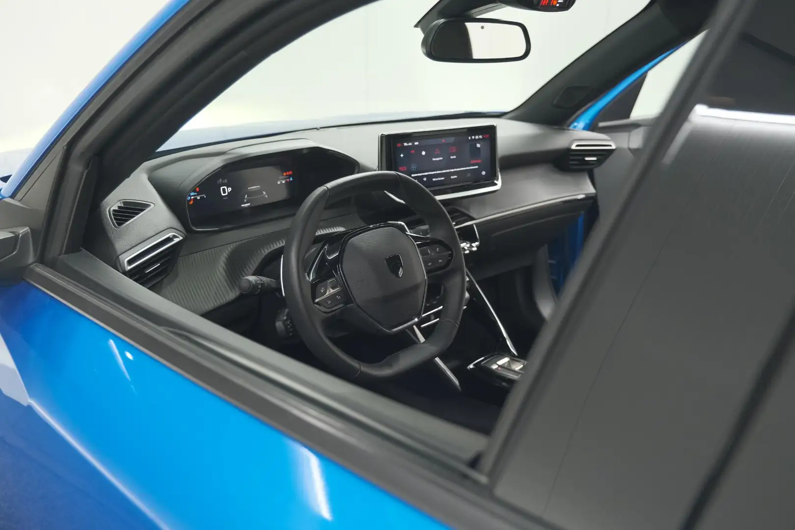 Peugeot 2008 PureTech 130 EAT8 Blue Lease Allure | Camera | Nav Bleu - 2