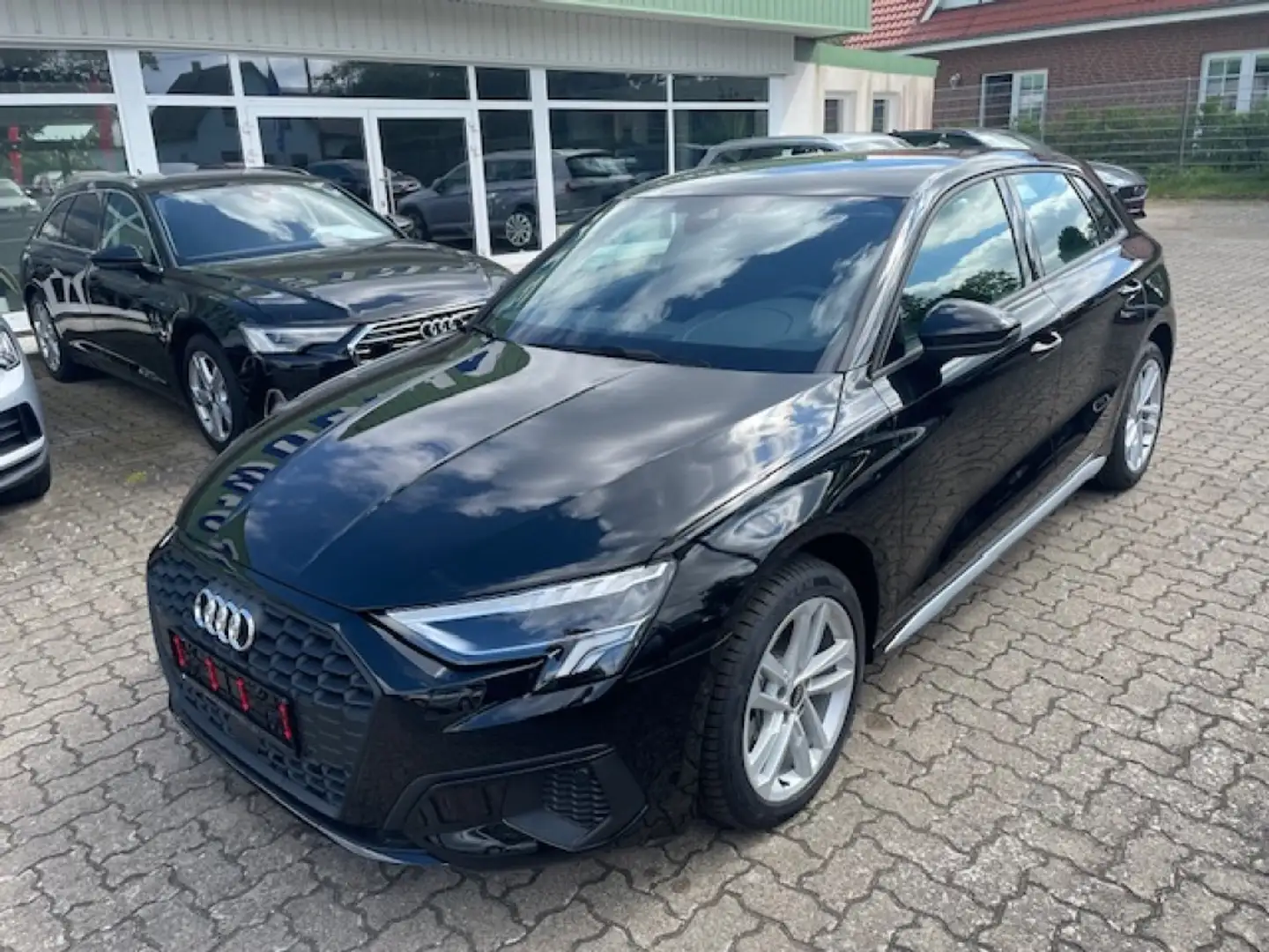 Audi A3 Sportback 35 TFSI S-Tronic Czarny - 2