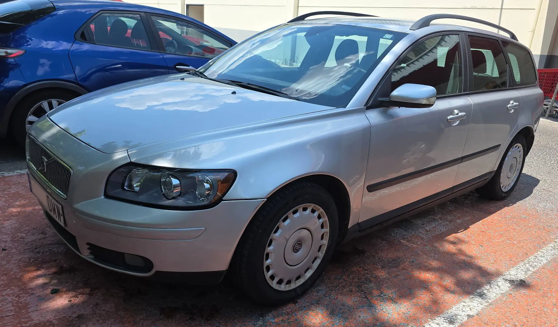 Volvo V50 V50 2.4 Kinetic Geartronic Gris - 1