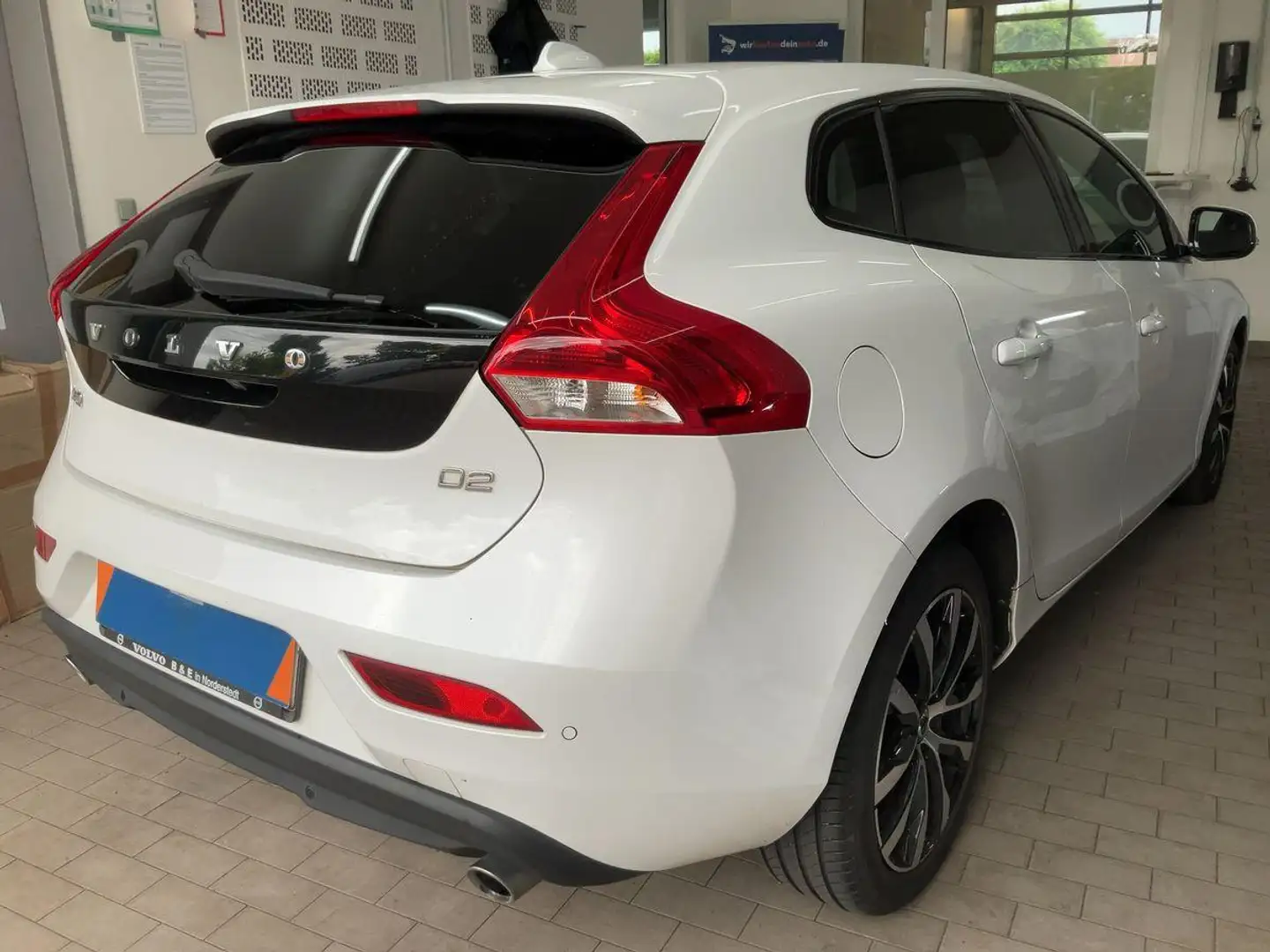 Volvo V40 2.0 Diesel Automatik Navi LED Sitzh PDC BT Alb - 2
