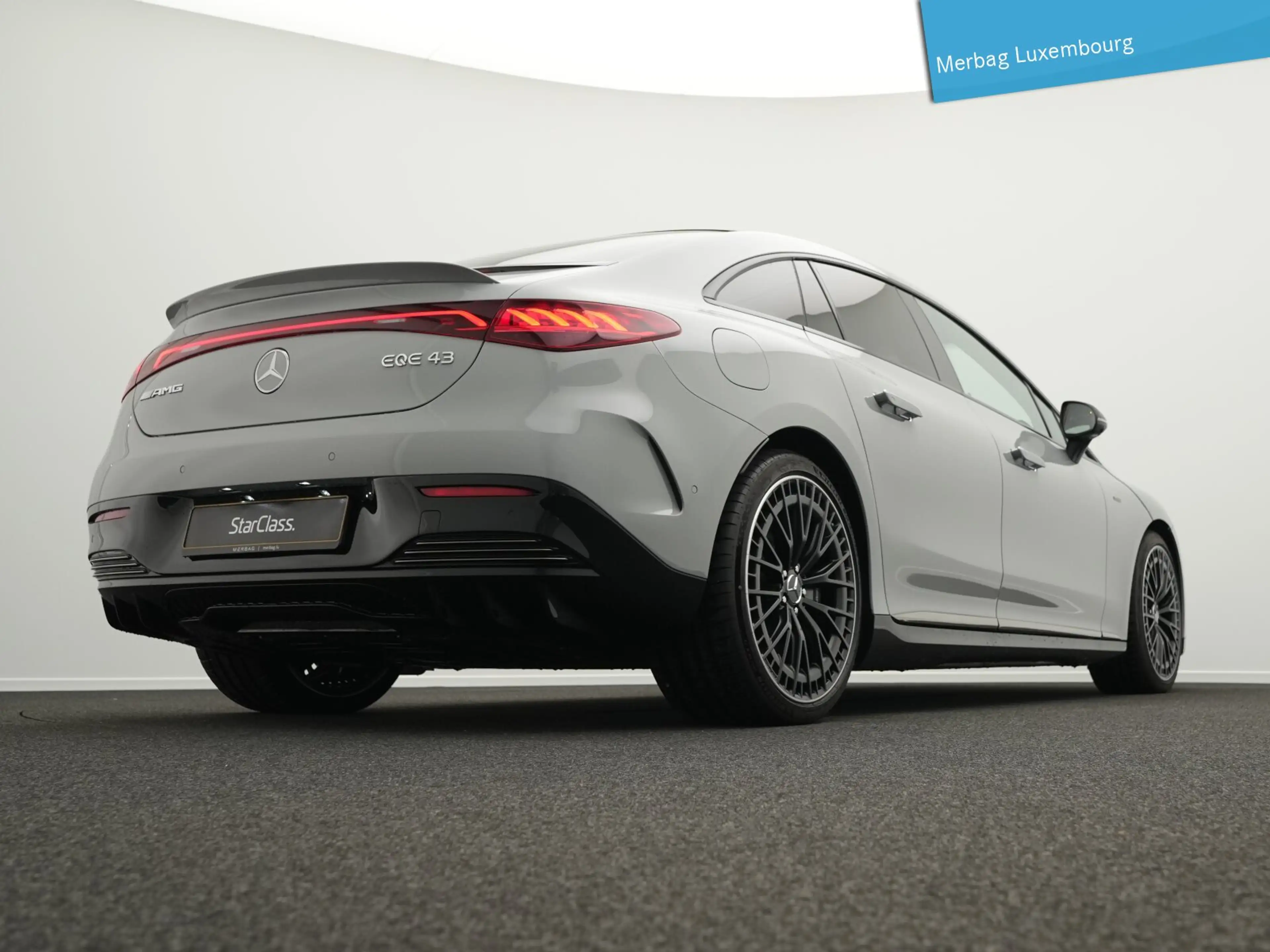 Mercedes-Benz EQE 43 EQE 43 AMG 4MATIC — photo 11